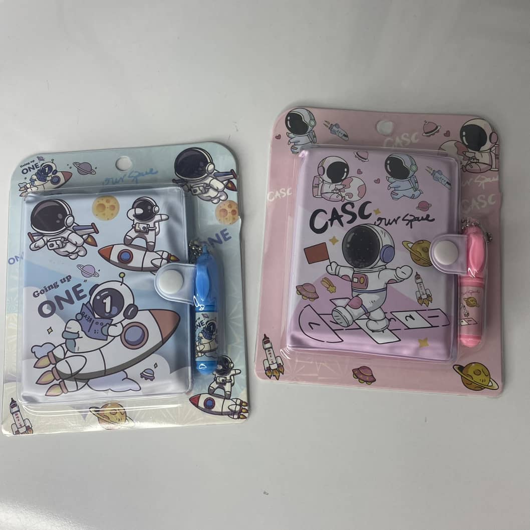 دفترچه خودکار فضانورد