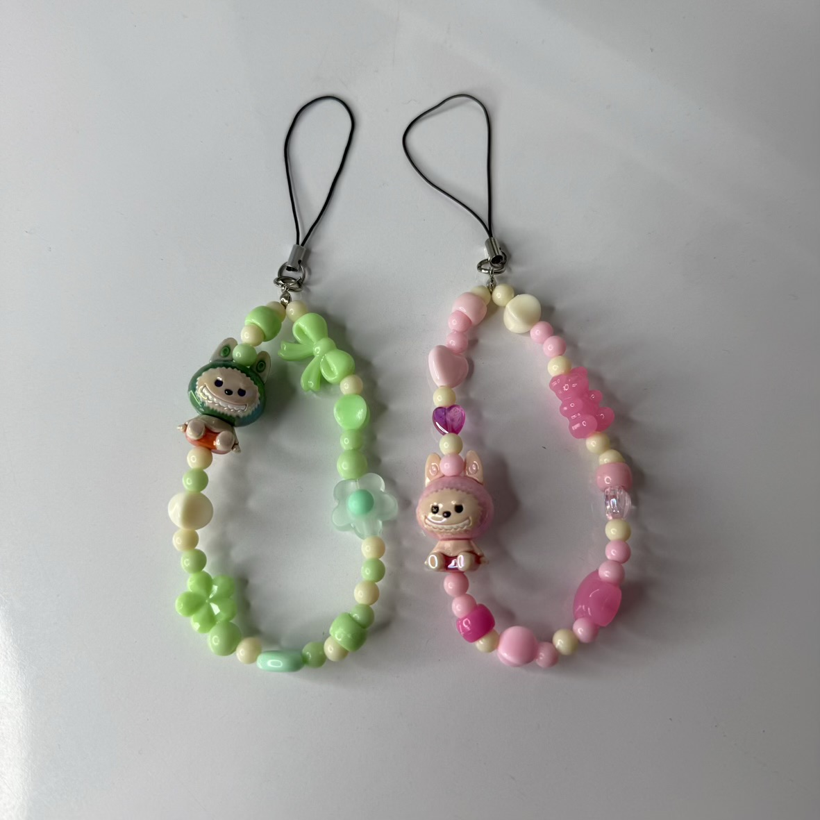 آویز گوشی لبوبو