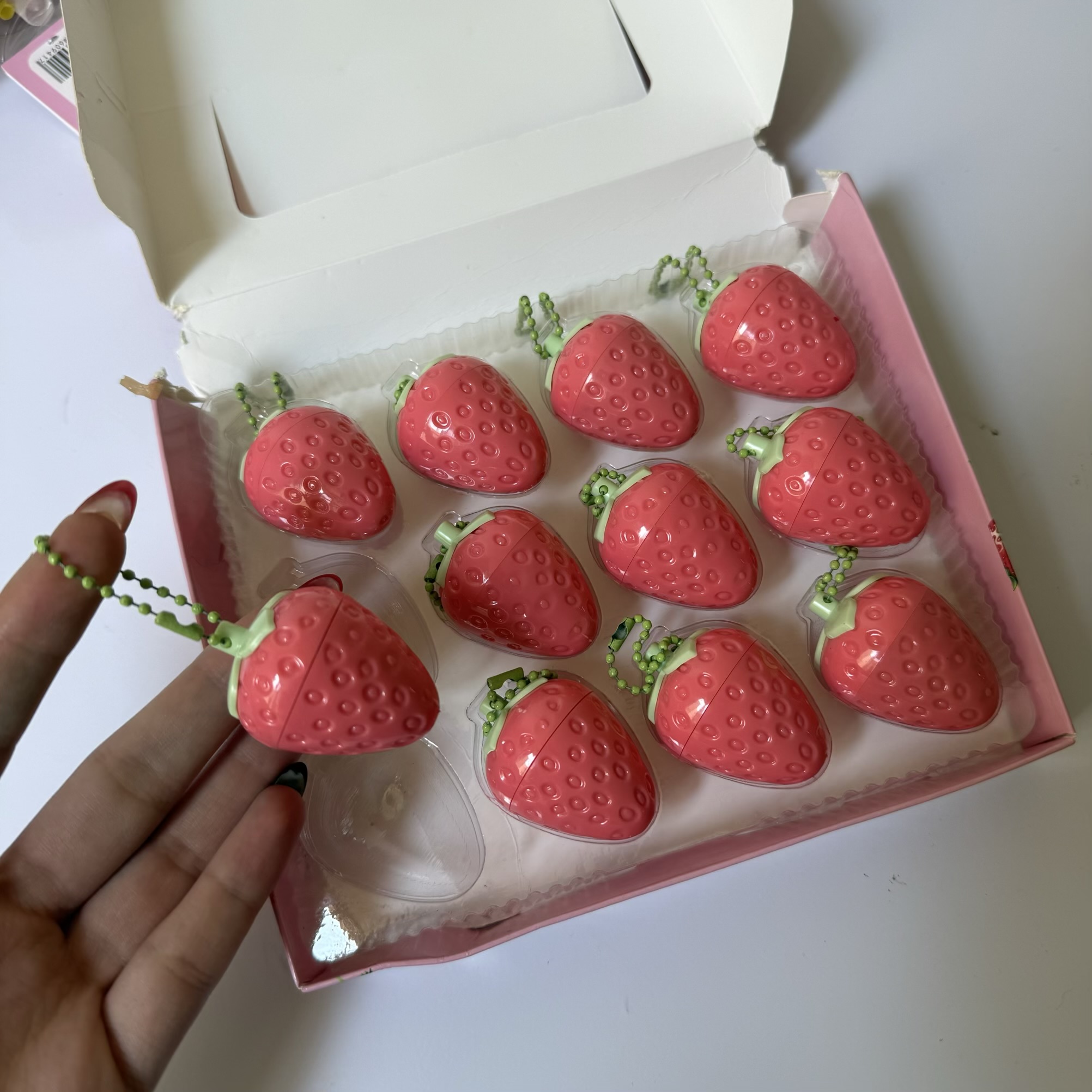 بالم لب توت فرنگی