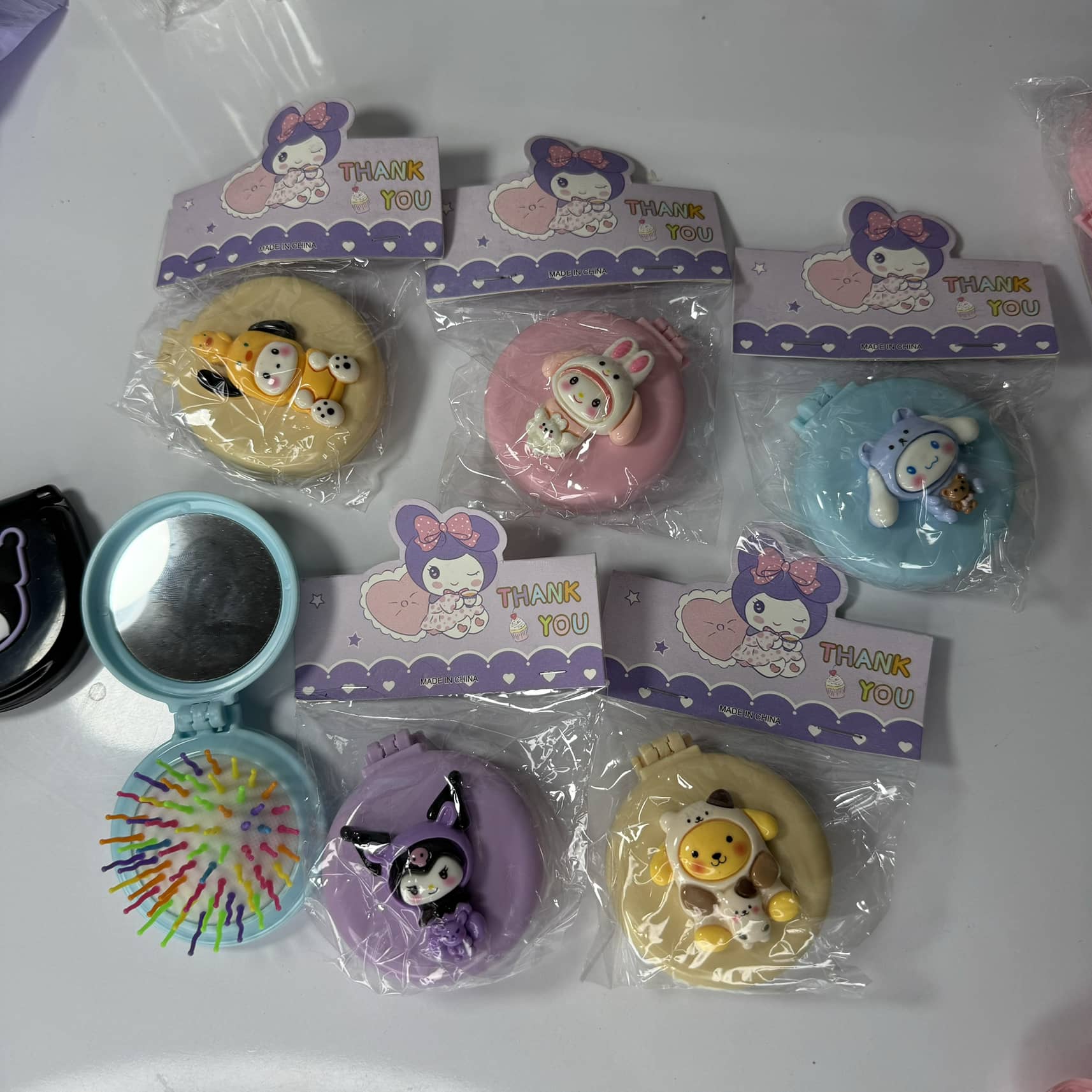 شانه و اینه سانریو