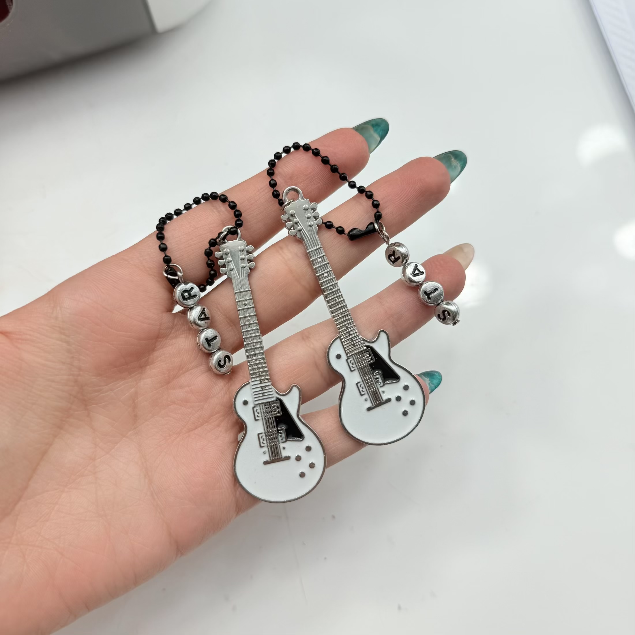 آویز گیتار